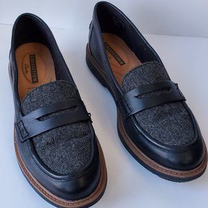 Clarks black loafer size 7 womens